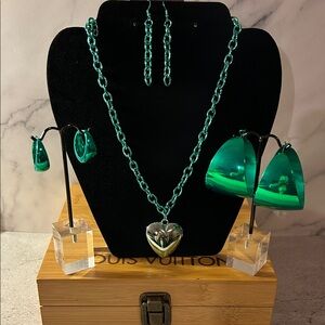 Elegant Metallic Green Heart Necklace and Earring Set